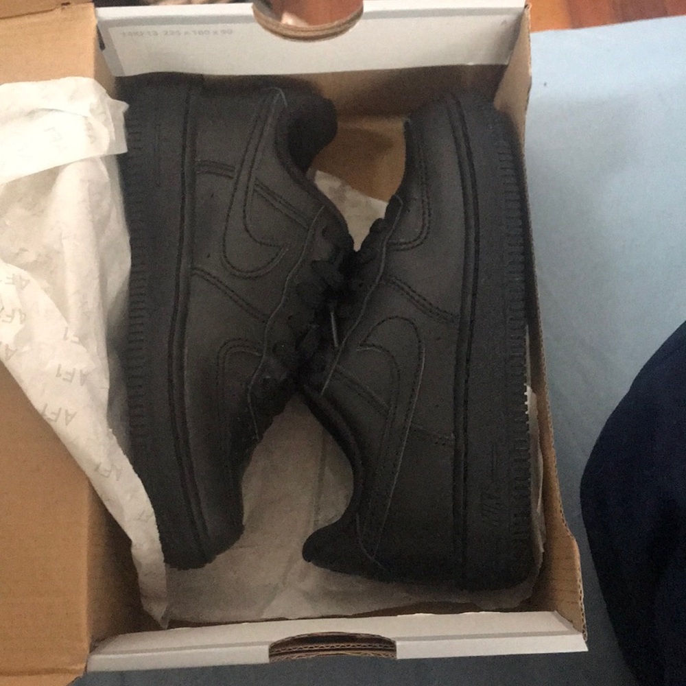 Kids black Air Force 1s